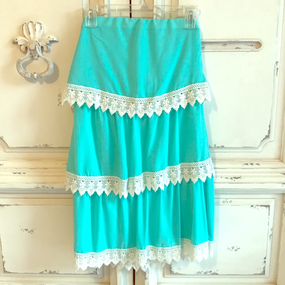 Strapless dress with lace detail